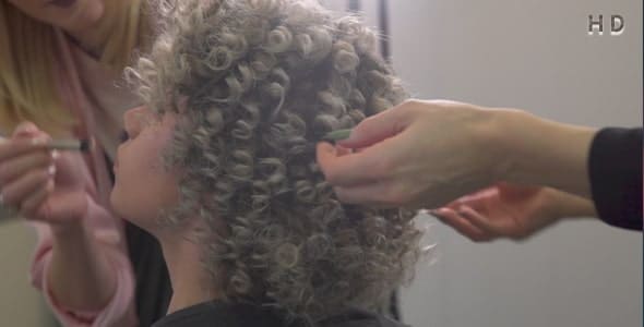 دانلود ویدیو اصلاح مو و آرایش در سالن زیبایی